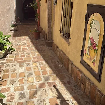 Angolo Antico Bed & Breakfast 3*